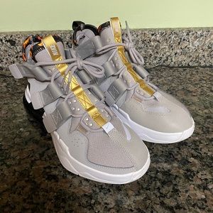 Nike 270 edge bow tie.